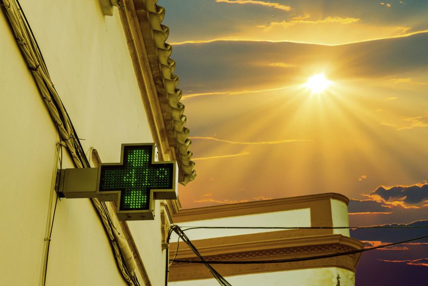 A sign showing the temperature at 41 degrees and the sun setting in the background.